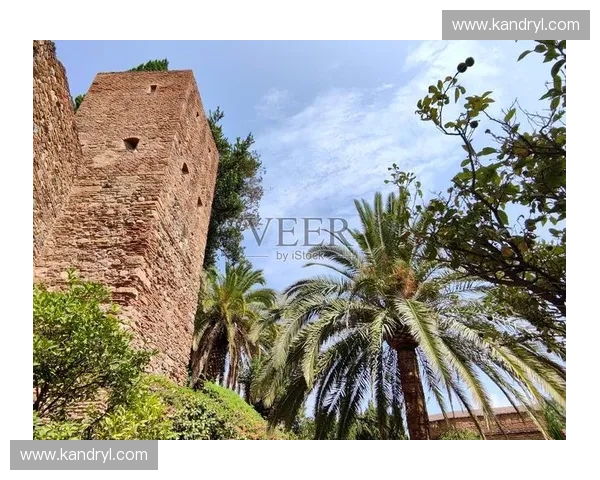 加泰罗尼亚的红蓝梦想与安达卢西亚的阳光海岸：巴塞罗那vs马拉加，一场足球之外的魅力对决